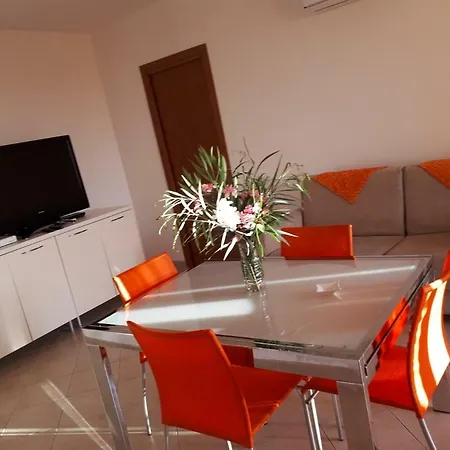 Laura 카스텔사르도